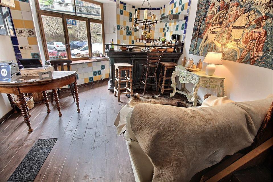 Golden Lion Bed & Breakfast บูยง ภายนอก รูปภาพ
