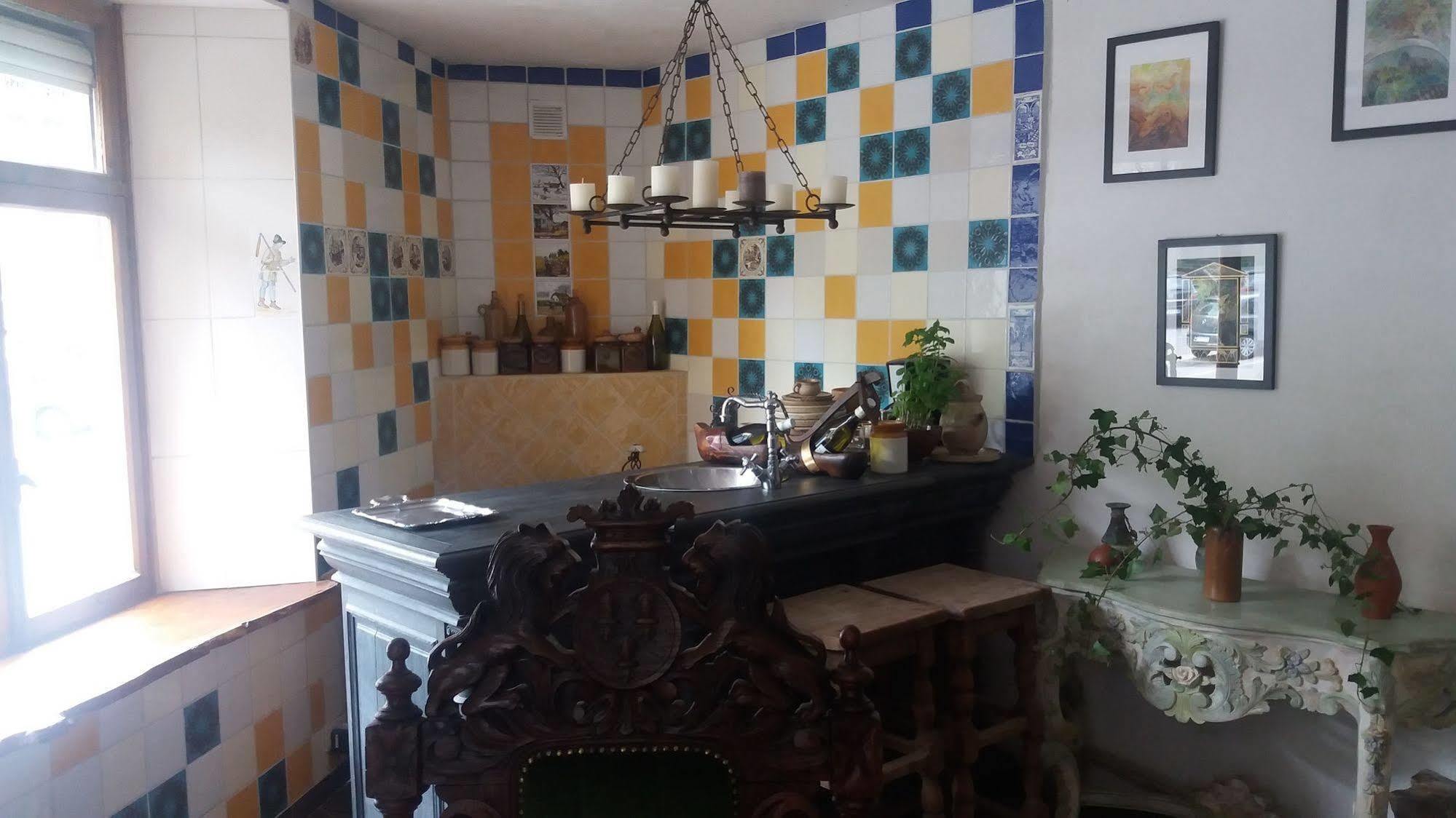Golden Lion Bed & Breakfast บูยง ภายนอก รูปภาพ